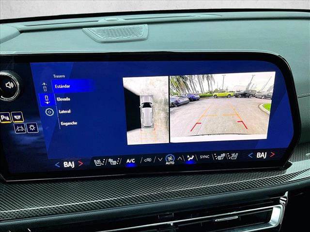 Used 2026 Chevrolet Traverse High Country FWD image 23