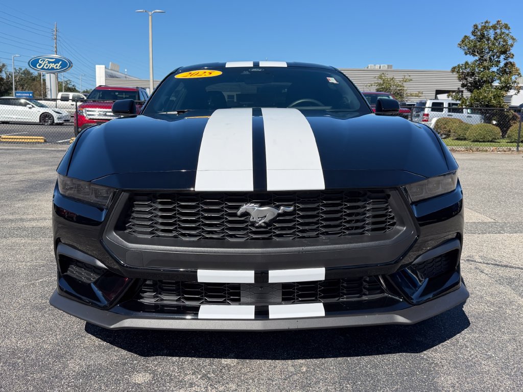 Used 2025 Ford Mustang Coupe RWD image 6