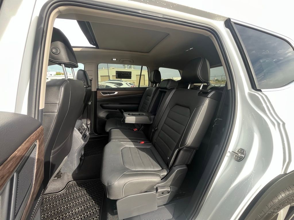 Certified 2025 Volkswagen Atlas SEL AWD/4WD image 16