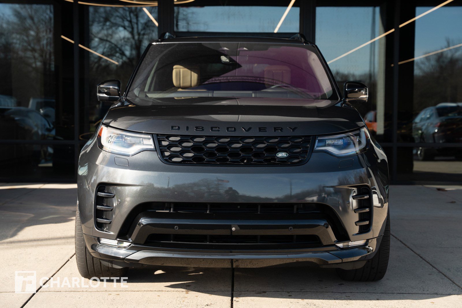 Used 2023 Land Rover Discovery HSE R-Dynamic image 4