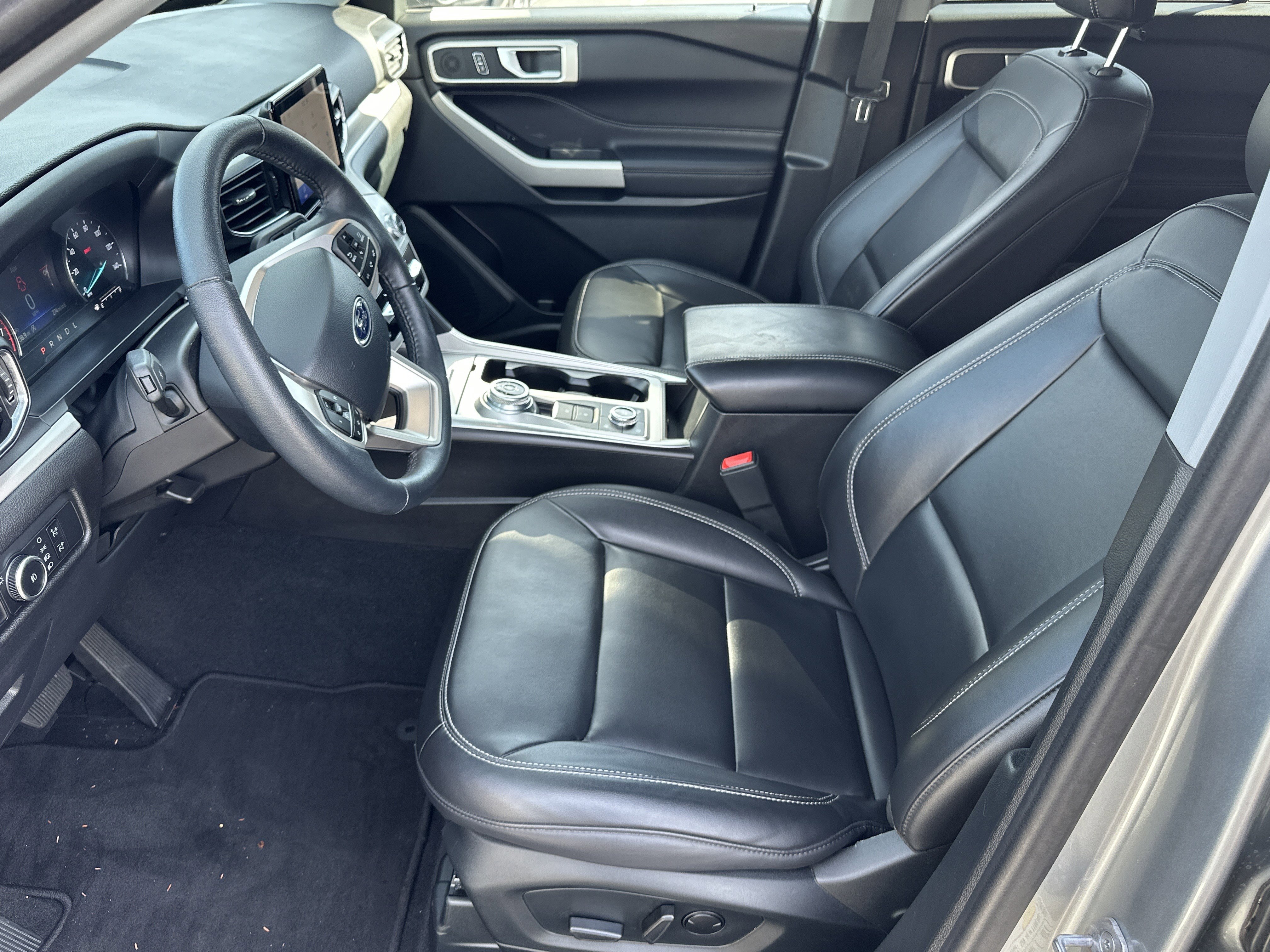 Used 2024 Ford Explorer XLT w/ Equipment Group 202A image 20