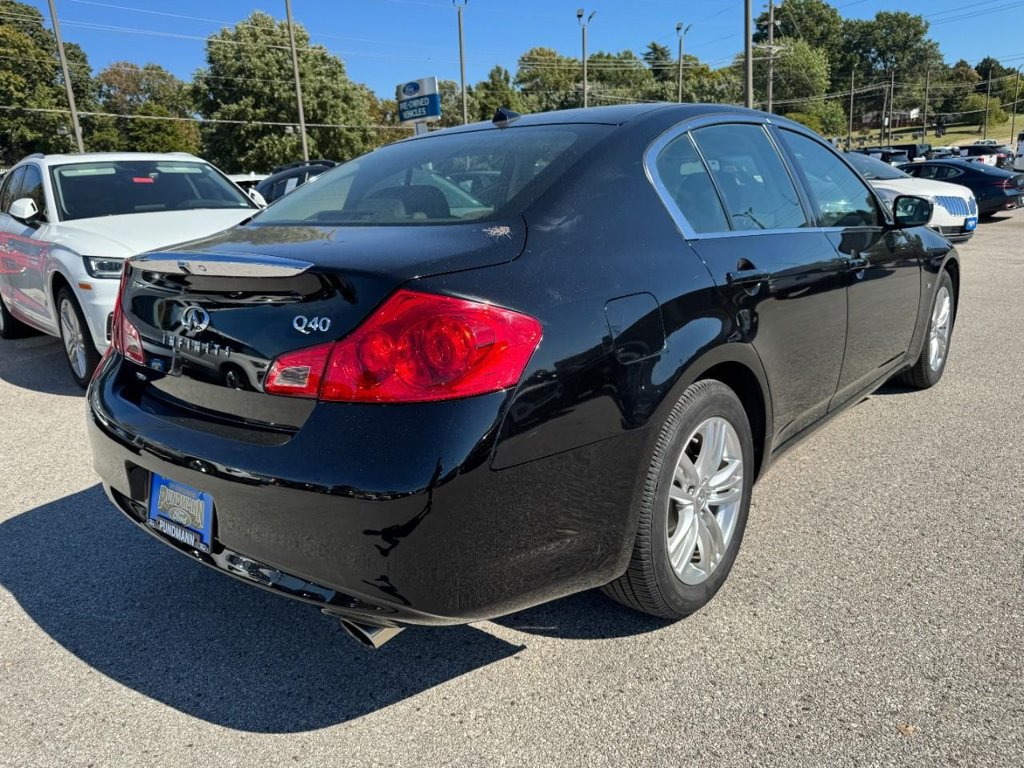Used 2015 INFINITI Q40 AWD w/ Moonroof Package image 3