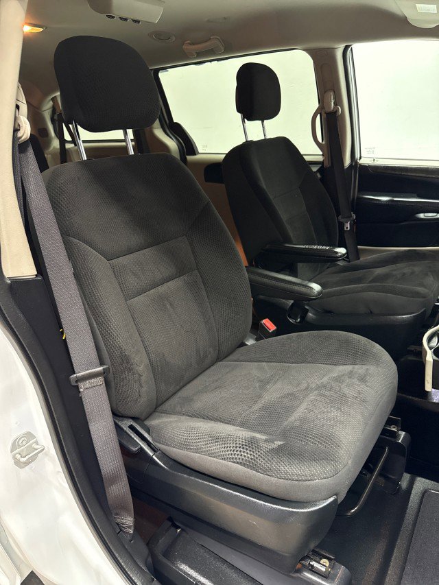 Used 2019 Dodge Grand Caravan SE FWD image 25