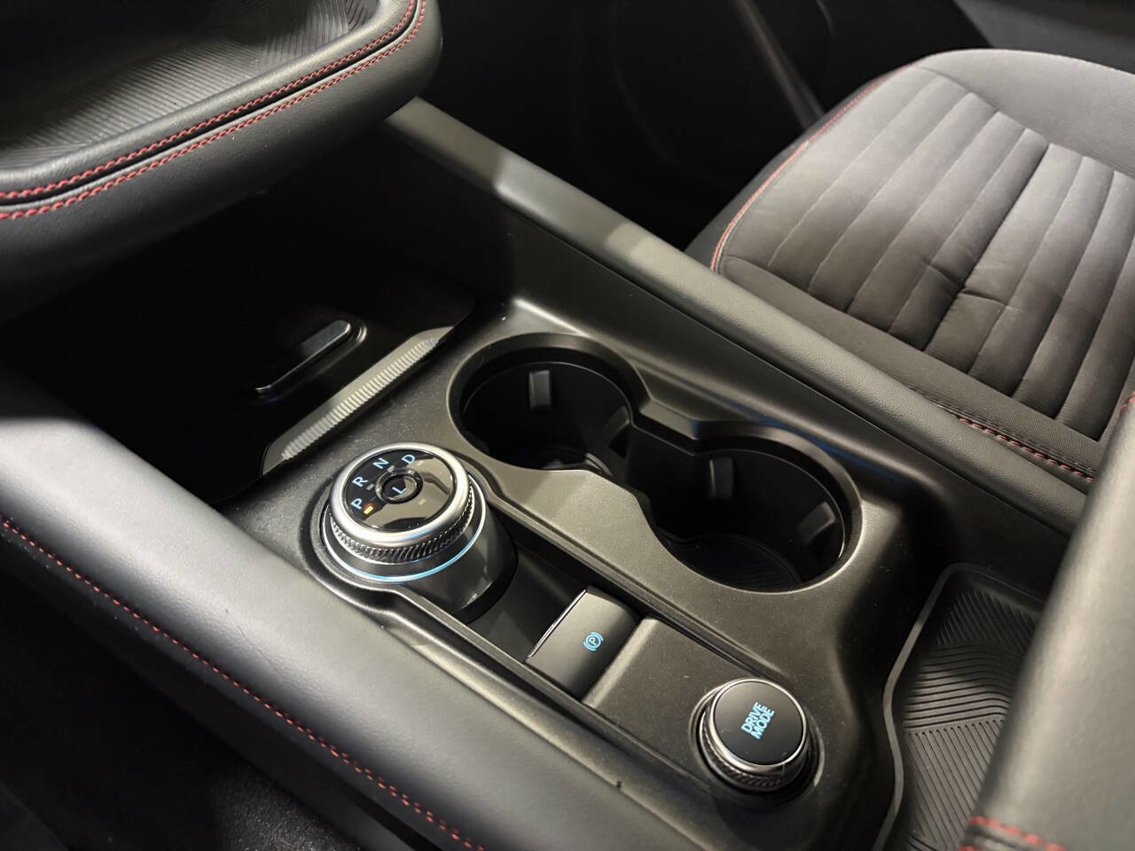 Used 2025 Ford Explorer ST-Line w/ ST-Line Street Pack image 9