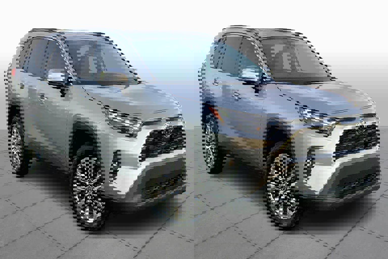 Used 2023 Toyota RAV4 XLE Premium image 3