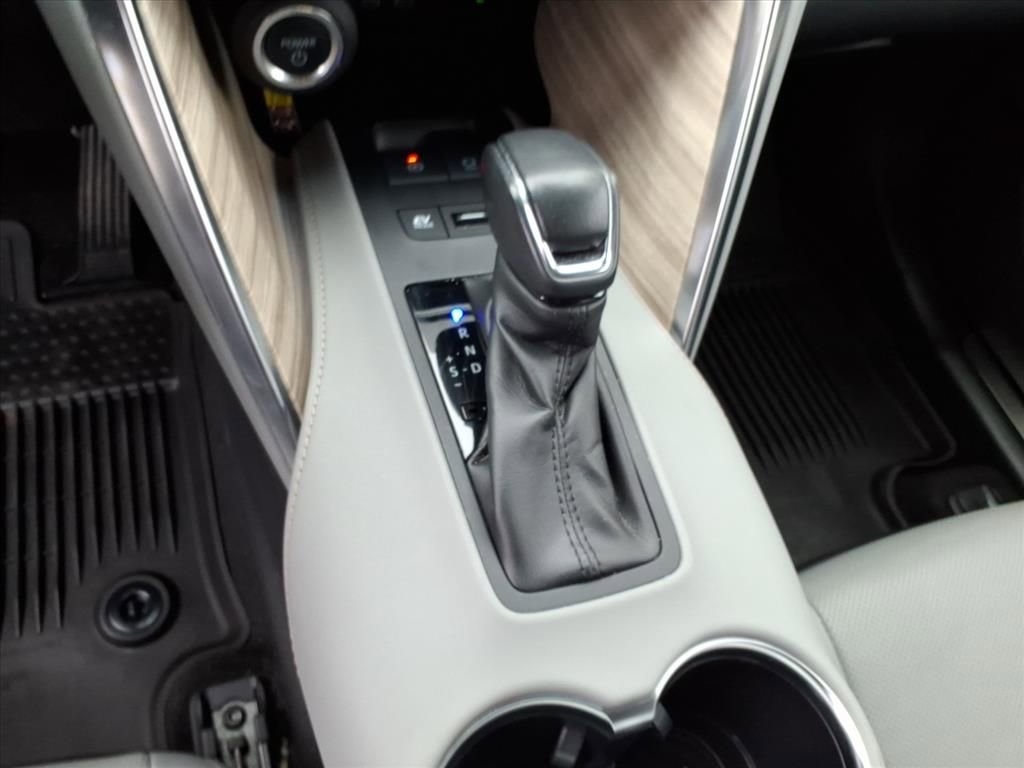 Used 2023 Toyota Venza Limited image 34