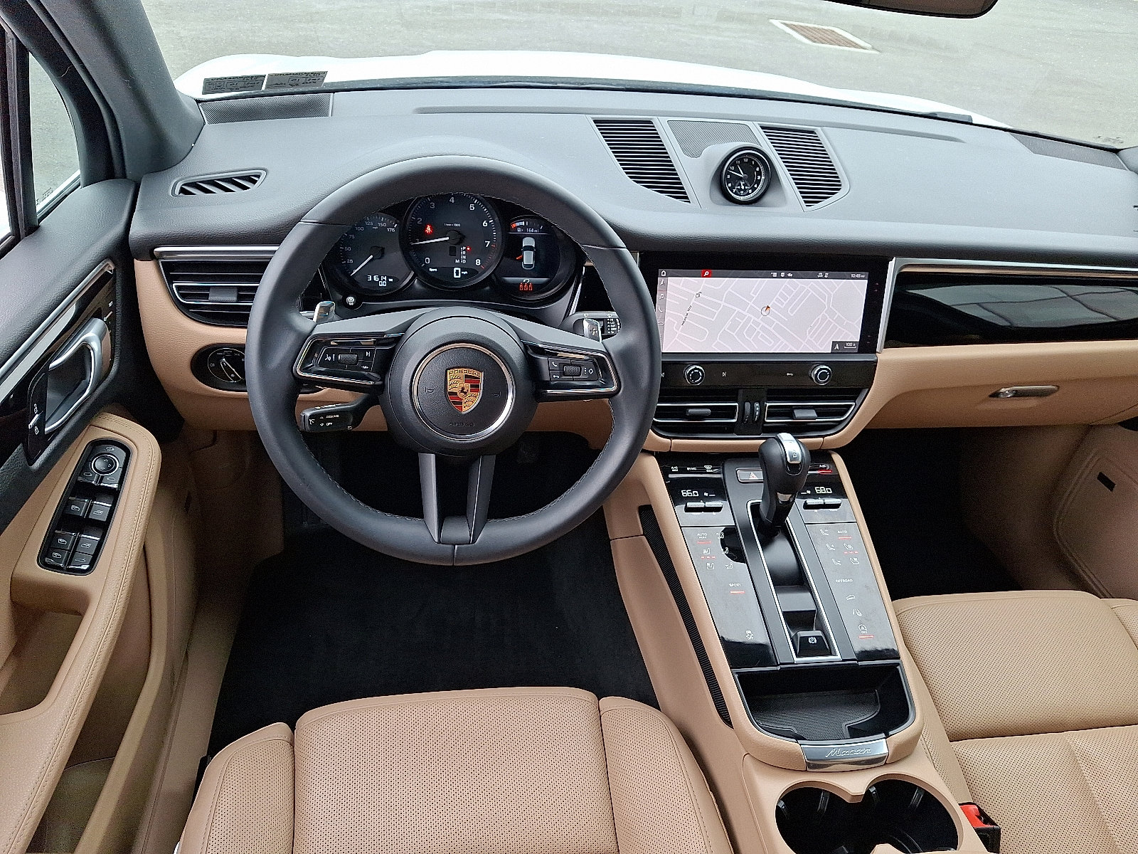Used 2022 Porsche Macan image 11