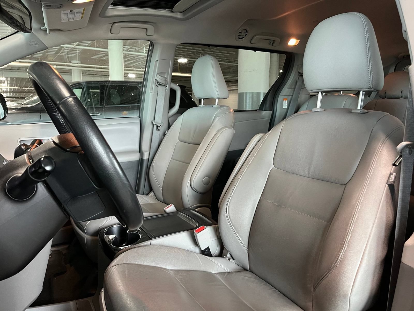 Used 2019 Toyota Sienna XLE w/ XLE Navigation Package FWD image 13