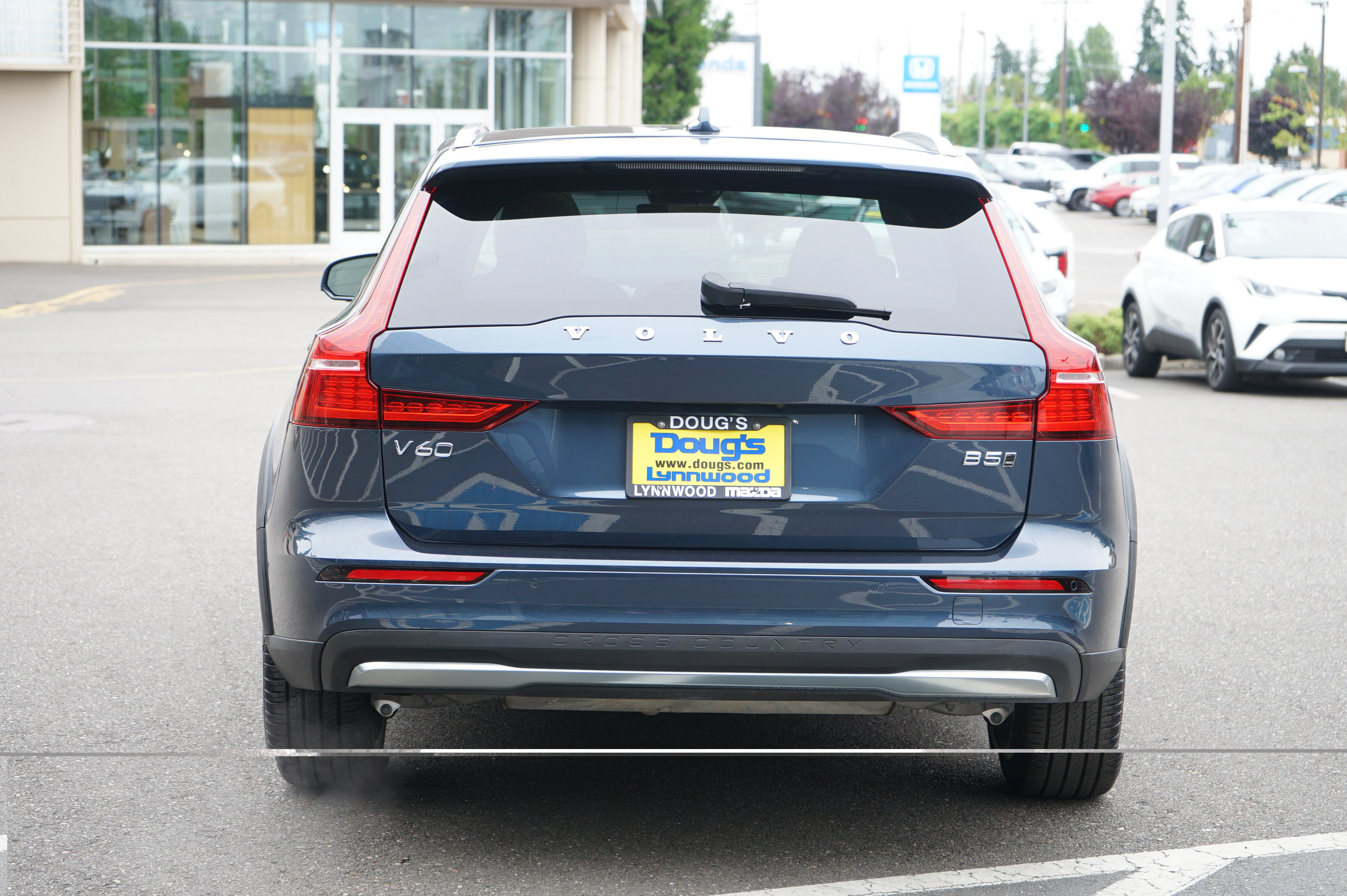 Used 2026 Volvo V60 B5 Cross Country Ultra AWD/4WD image 4