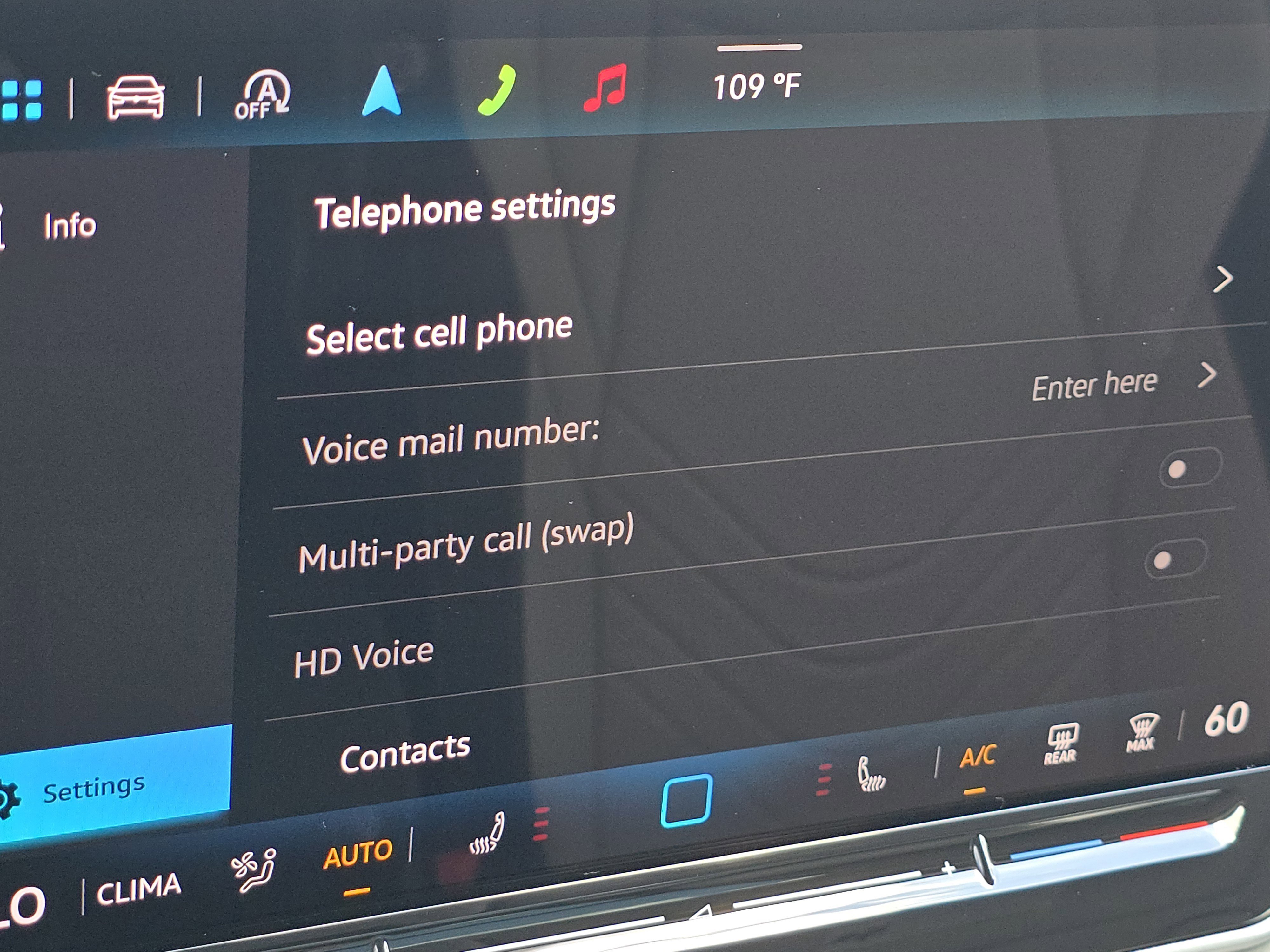 New 2025 Volkswagen Tiguan SE image 12