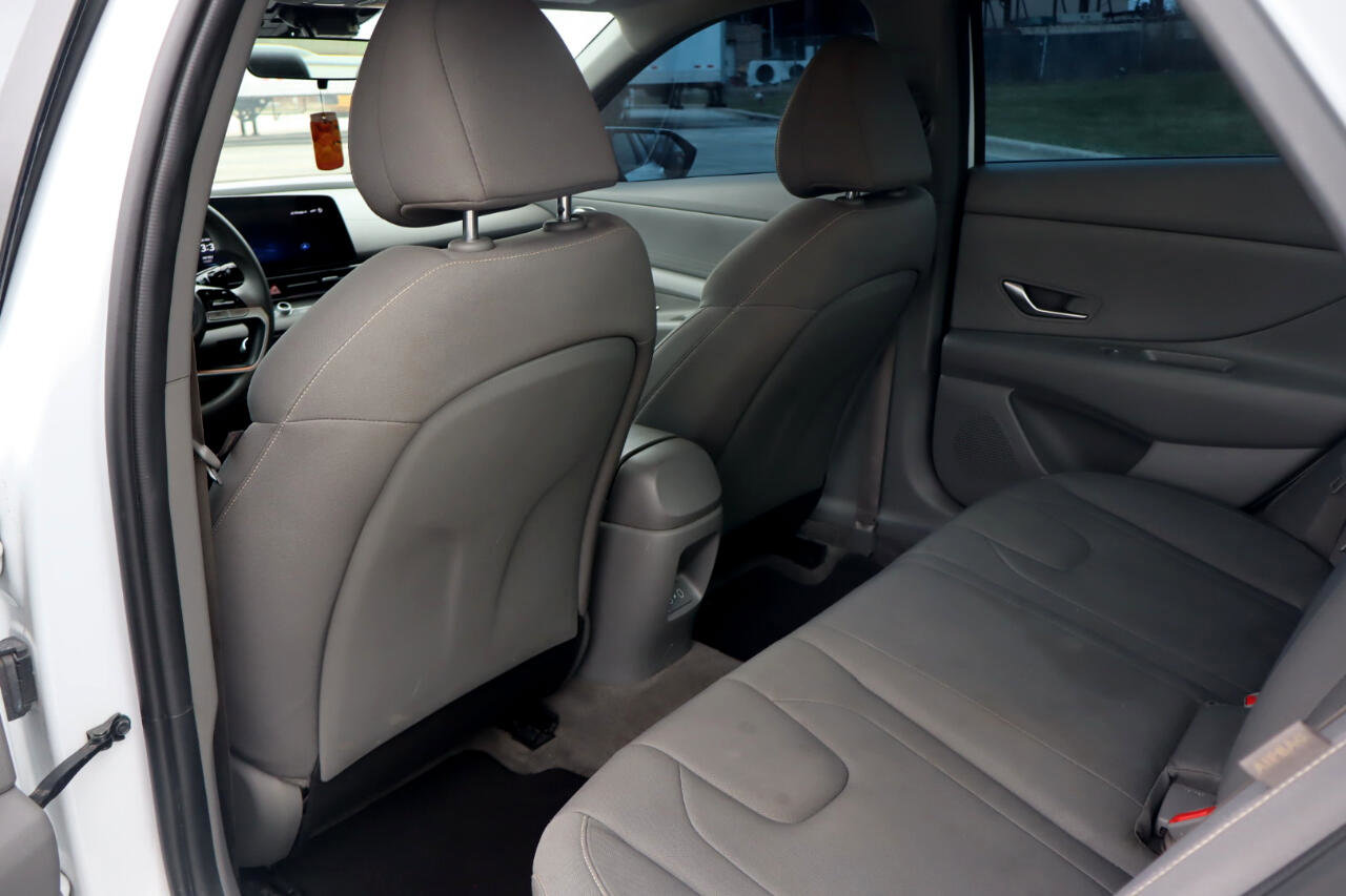 Used 2024 Hyundai Elantra SEL image 21