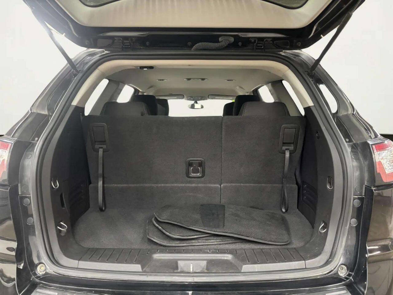 Used 2016 Chevrolet Traverse LT image 16