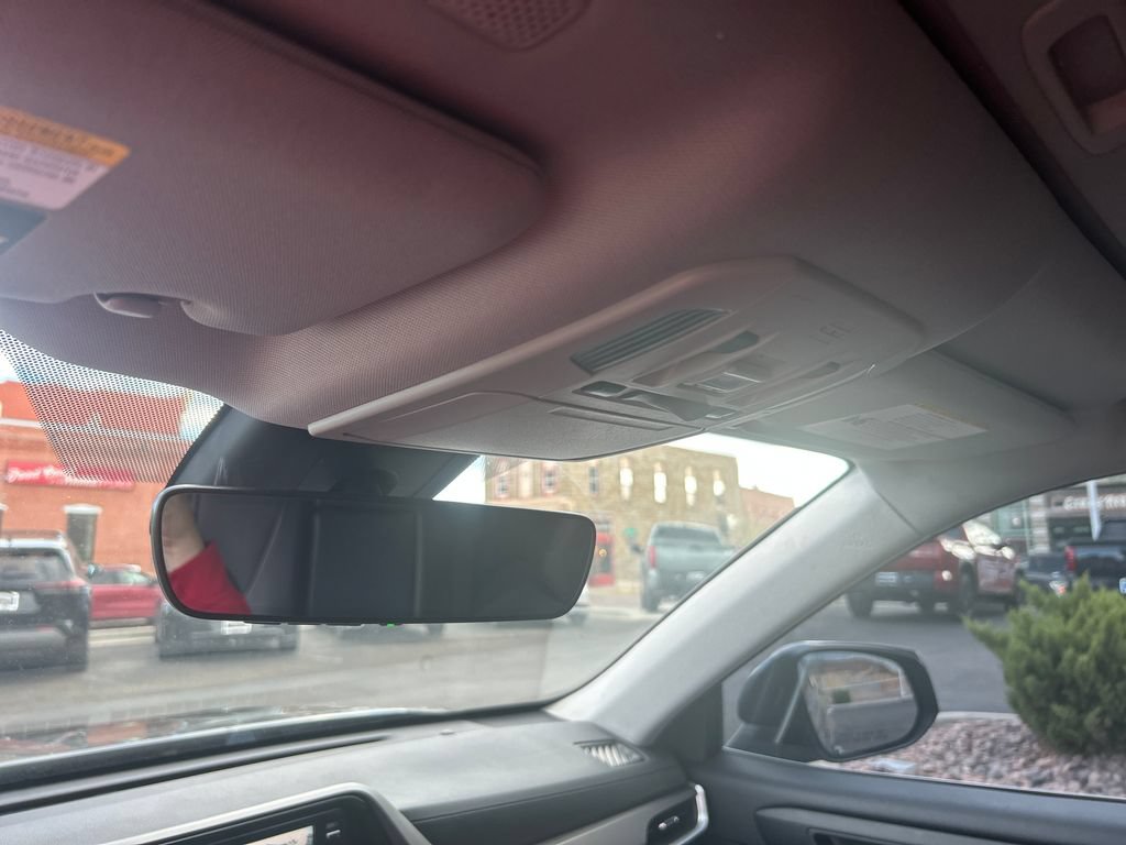 Used 2020 Toyota Highlander XLE AWD/4WD image 23