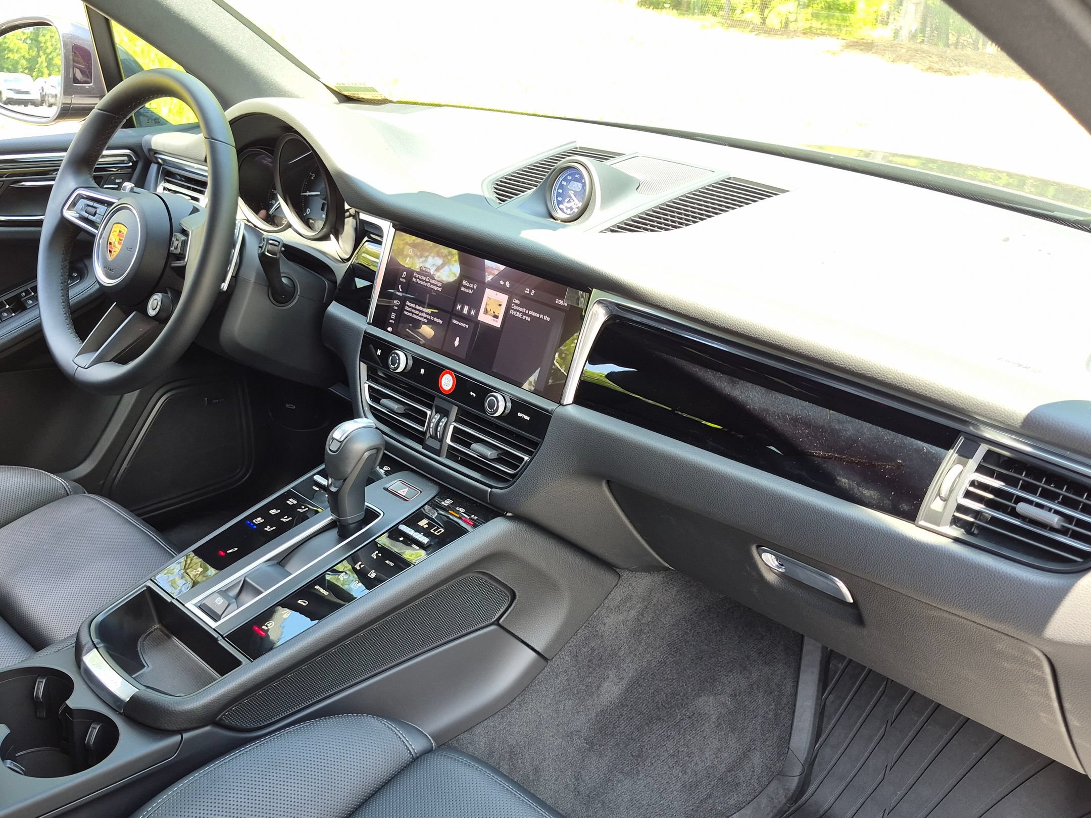 Certified 2026 Porsche Macan AWD/4WD image 27