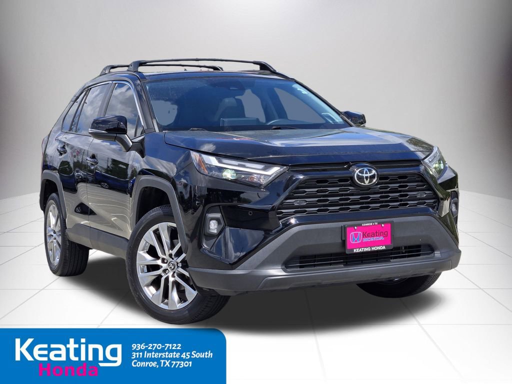Used 2022 Toyota RAV4 XLE Premium image 3