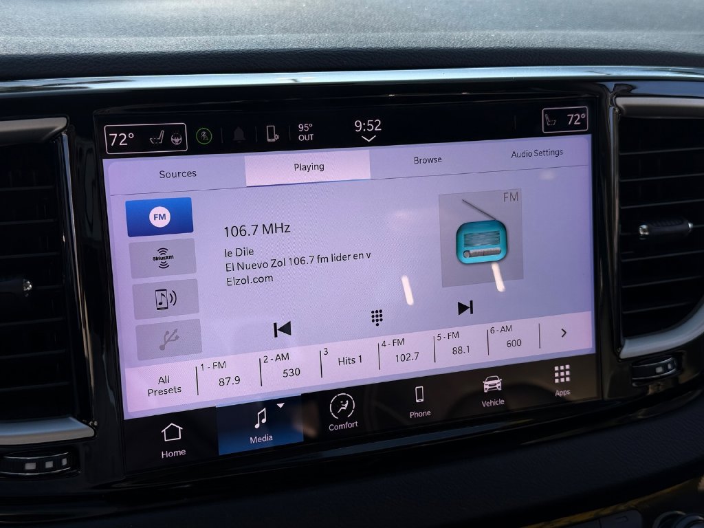 Used 2024 Chrysler Pacifica Touring-L FWD image 27
