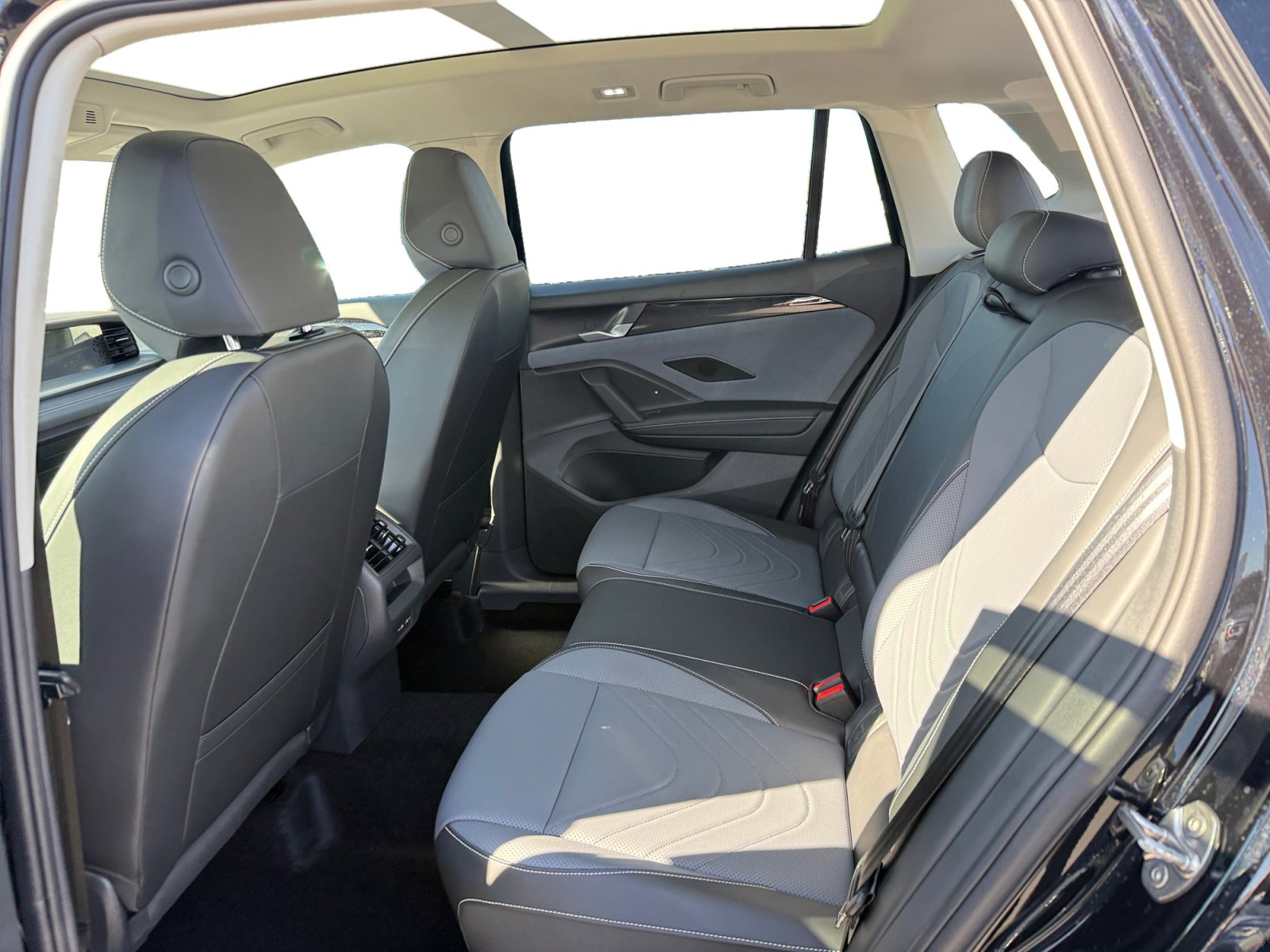 New 2026 Volkswagen Tiguan SE AWD/4WD image 16