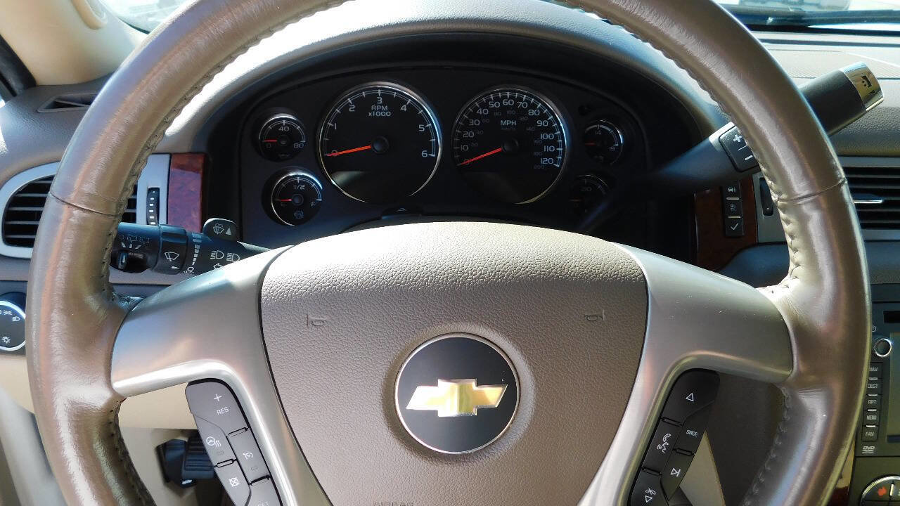 Used 2013 Chevrolet Suburban LTZ image 33