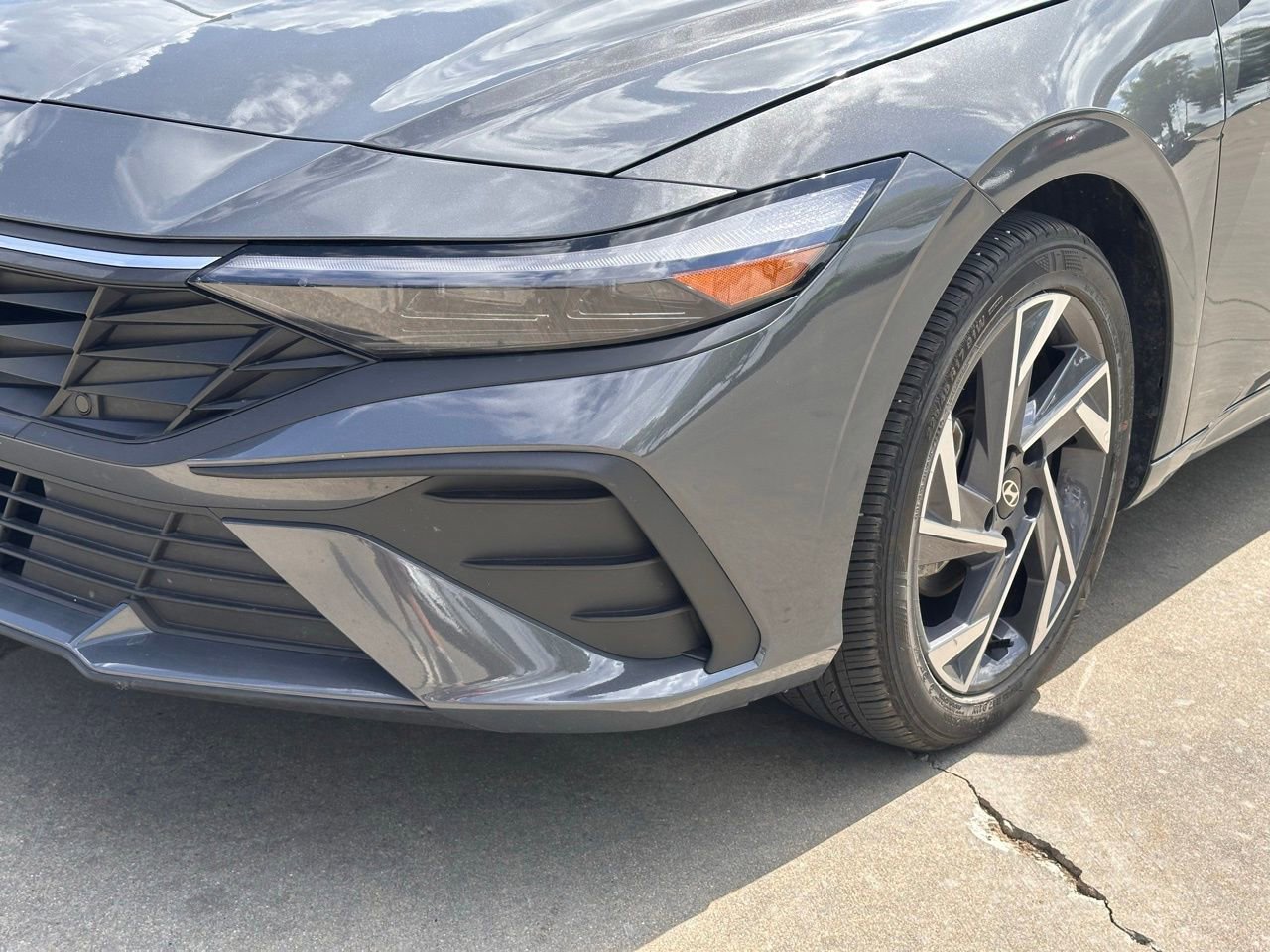 Certified 2025 Hyundai Elantra Sport FWD image 3