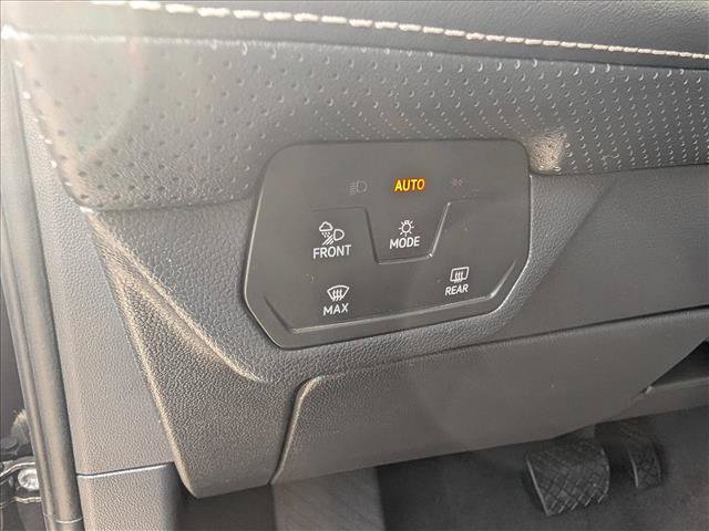 Used 2024 Volkswagen Atlas Cross Sport SE AWD/4WD image 34