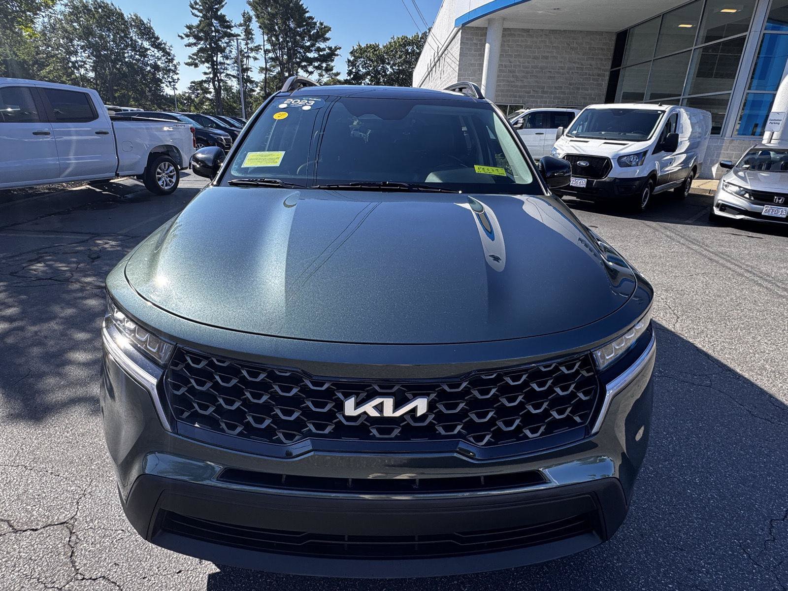 Used 2023 Kia Sorento S w/ Panoramic Sunroof Package AWD/4WD image 2