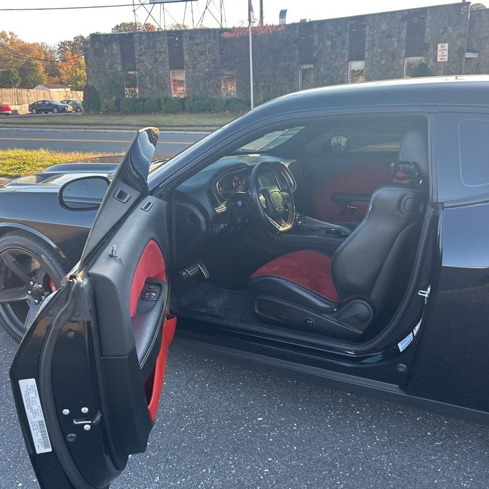 Used 2016 Dodge Challenger SRT Hellcat image 8