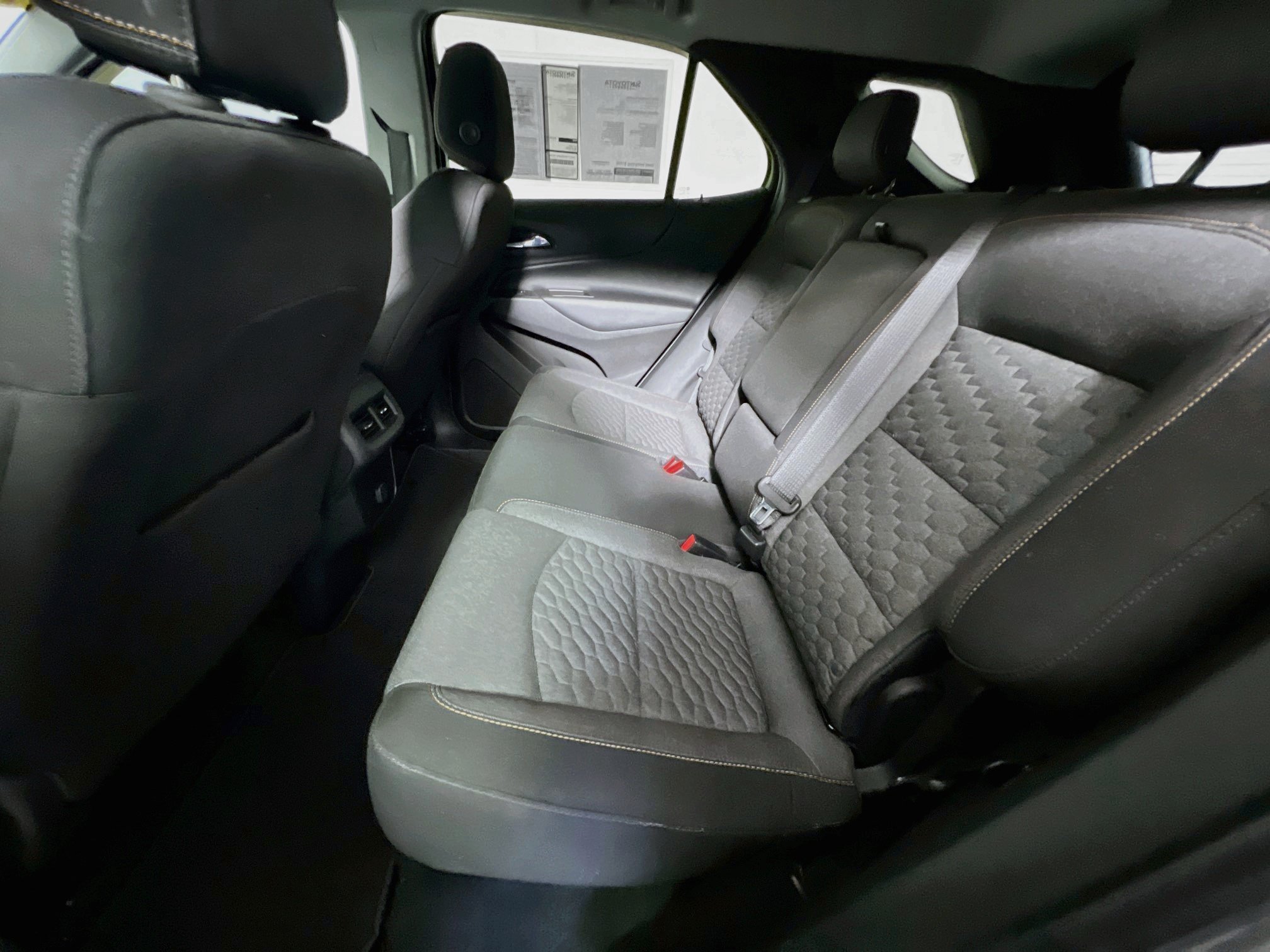 Used 2018 Chevrolet Equinox LT FWD image 28