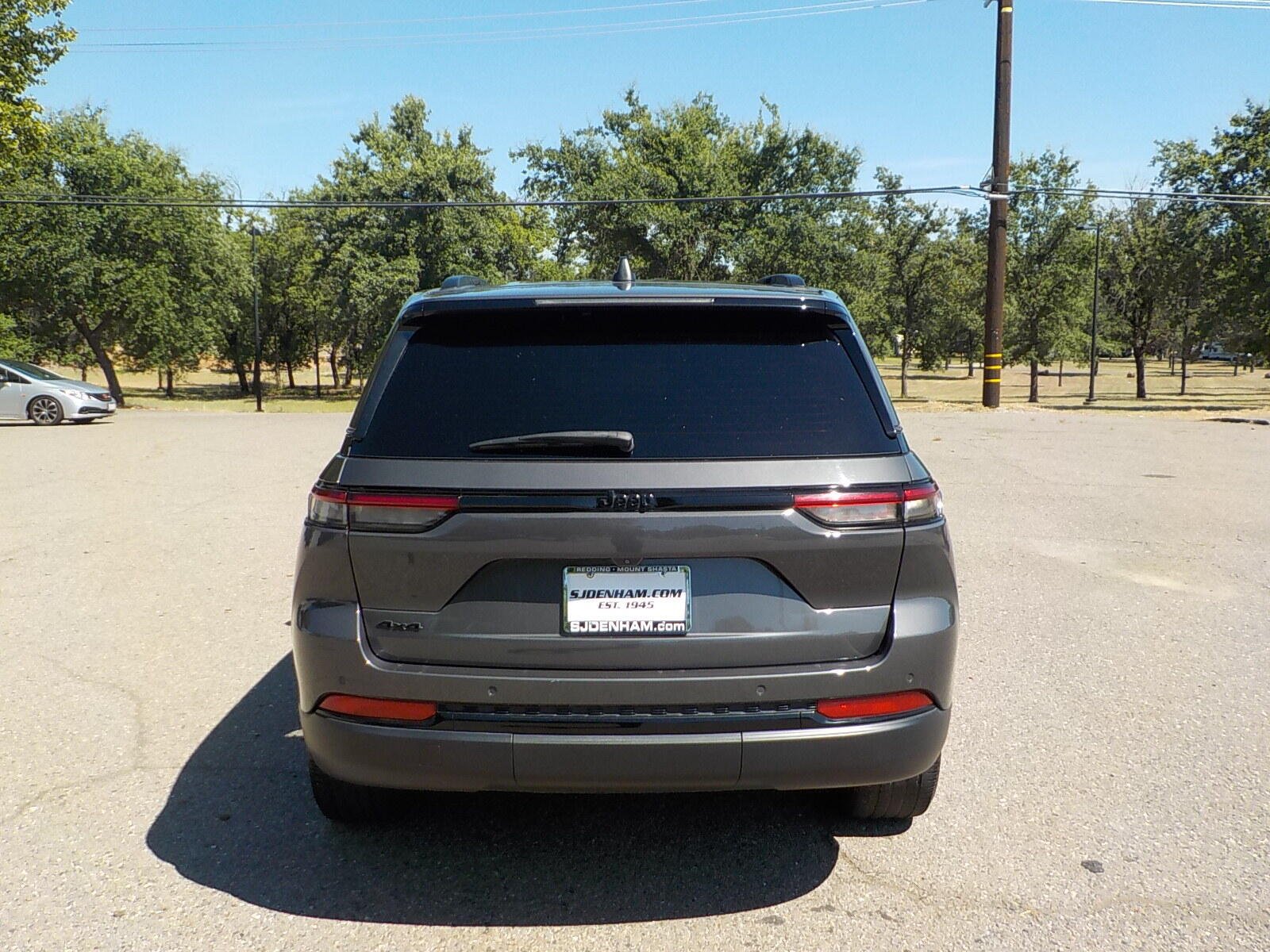 Used 2024 Jeep Grand Cherokee Altitude AWD/4WD image 5