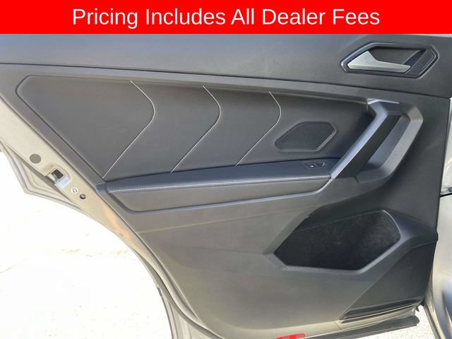 Used 2024 Volkswagen Tiguan SE AWD/4WD image 16