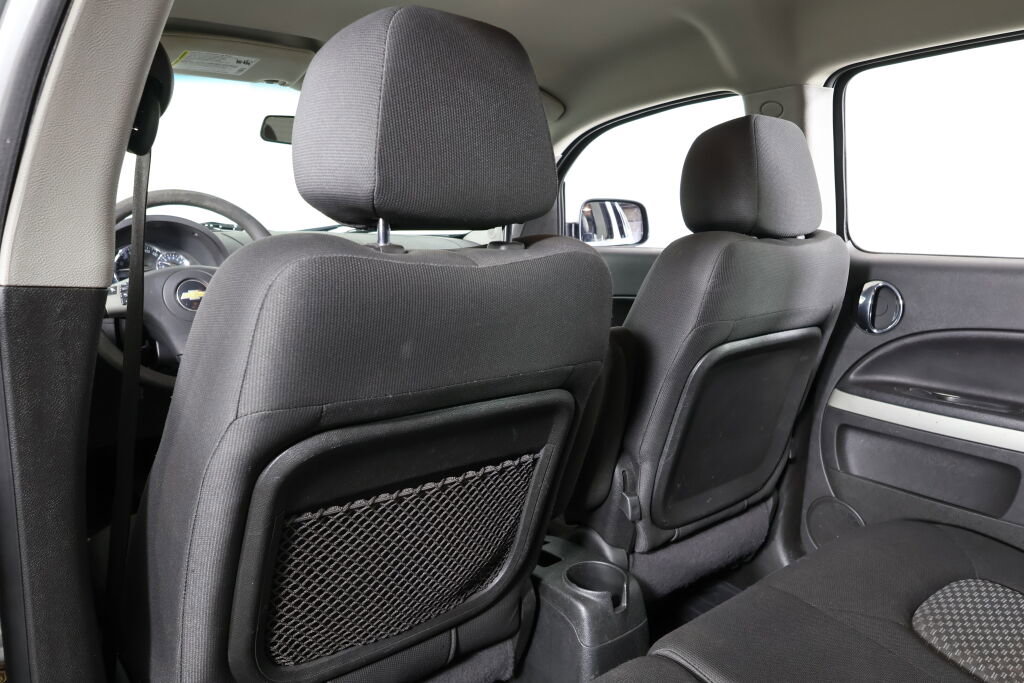Used 2010 Chevrolet HHR LT image 14