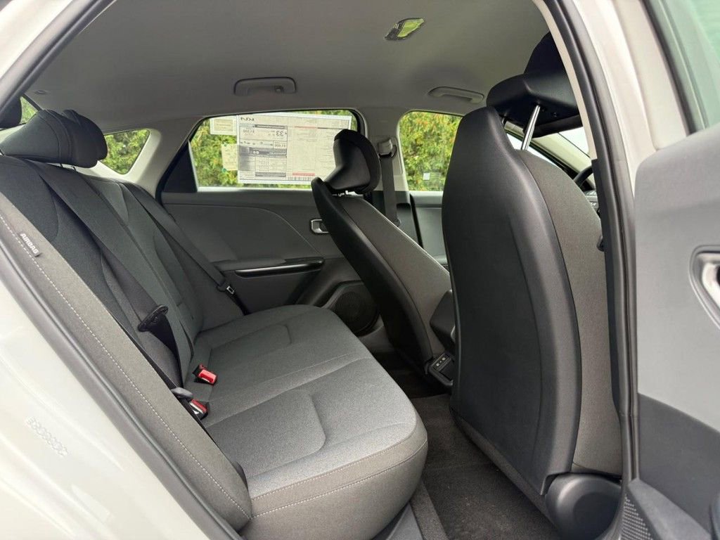 New 2025 Kia K4 LXS image 6