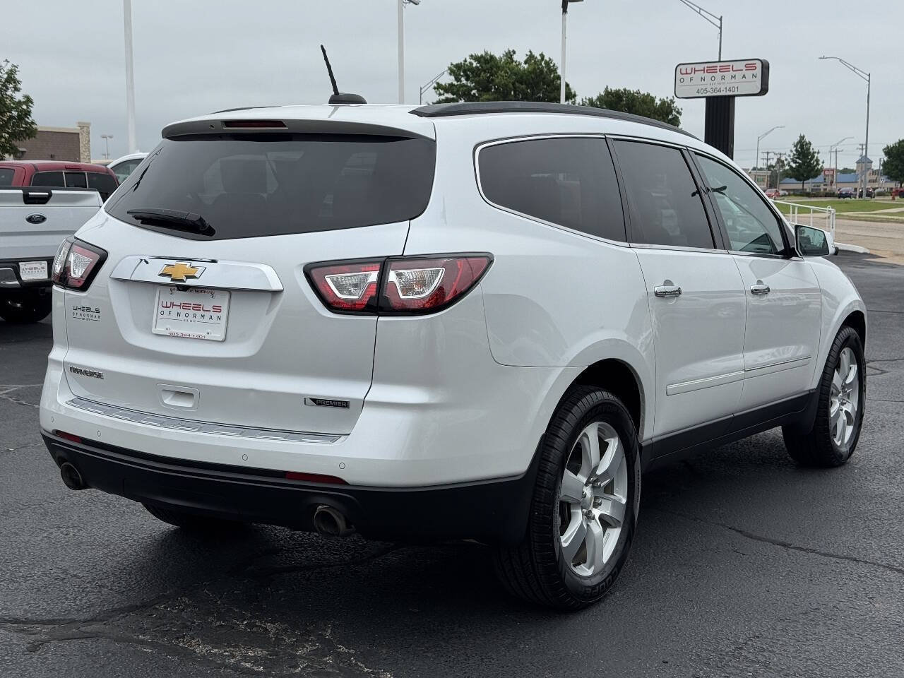 Used 2017 Chevrolet Traverse Premier FWD image 5