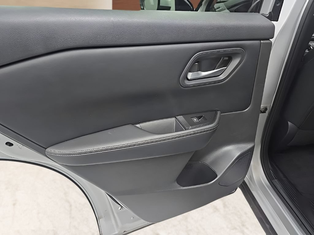 Used 2024 Nissan Rogue SV FWD image 15