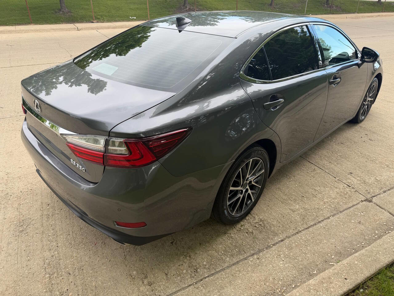 Used 2017 Lexus ES 350 w/ Luxury Package FWD image 6