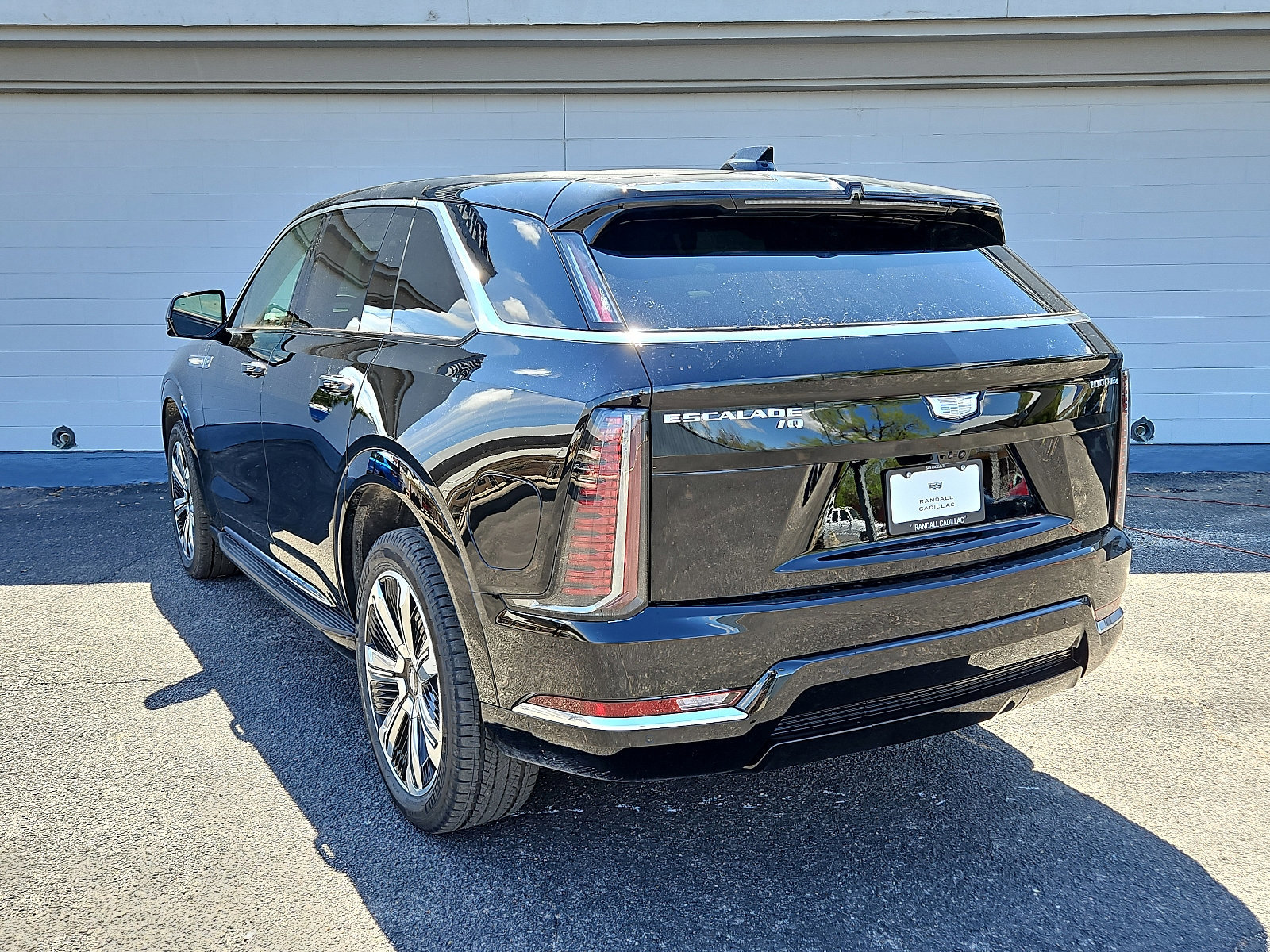 New 2025 Cadillac Escalade IQ Luxury 1 w/ Smart Trailering package image 4