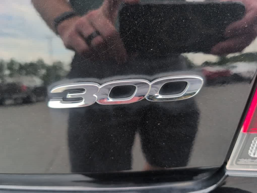 Used 2020 Chrysler 300 Touring w/ Sport Appearance Package RWD image 6