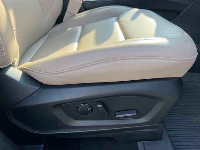 Used 2024 Ford Explorer XLT w/ Equipment Group 202A AWD/4WD image 12