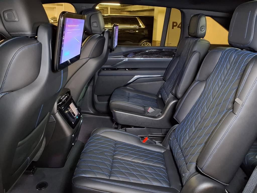 New 2026 Cadillac Escalade IQ Luxury 1 AWD/4WD image 13