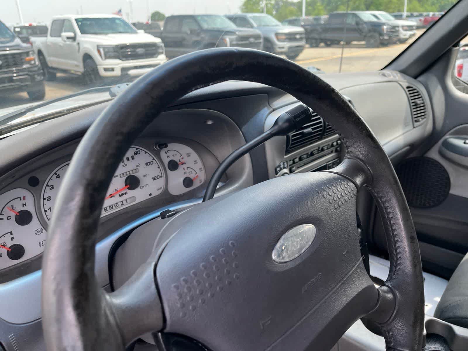 Used 2001 Ford Explorer Sport Trac 4x4 image 29