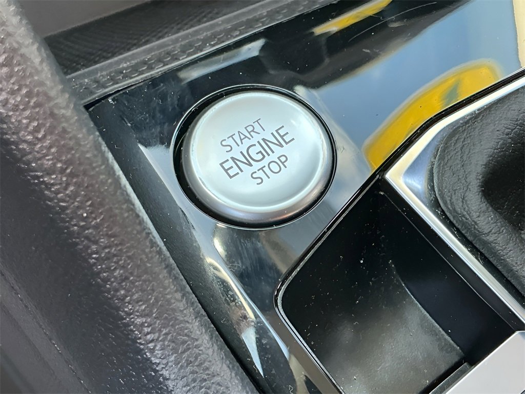 Used 2024 Volkswagen Taos SE image 27