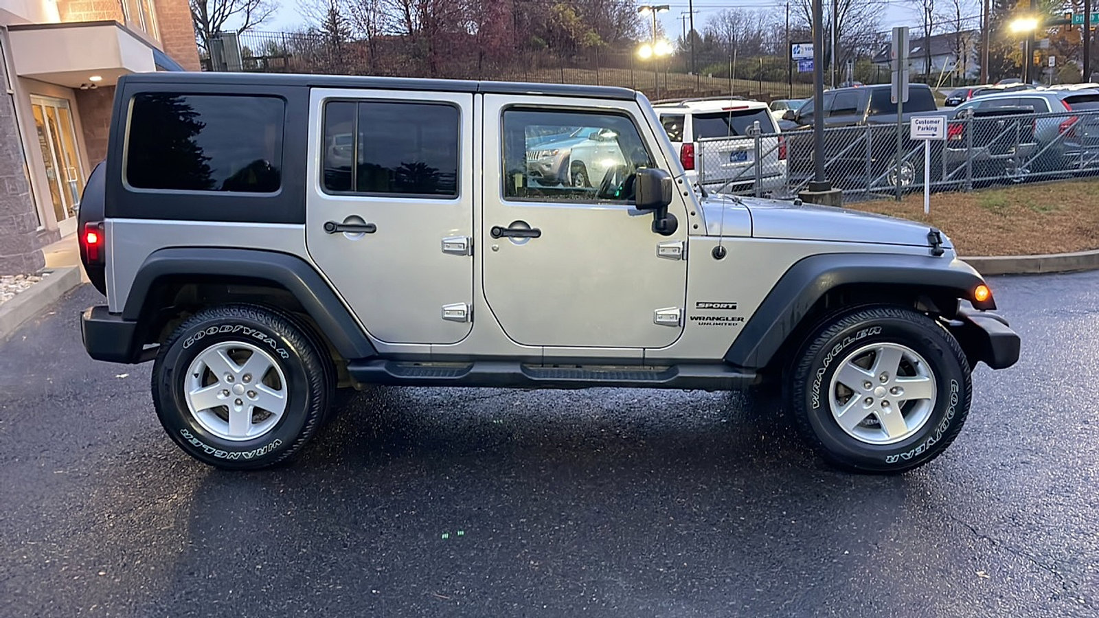 Used 2014 Jeep Wrangler Unlimited Sport w/ Quick Order Package 24S AWD/4WD image 24