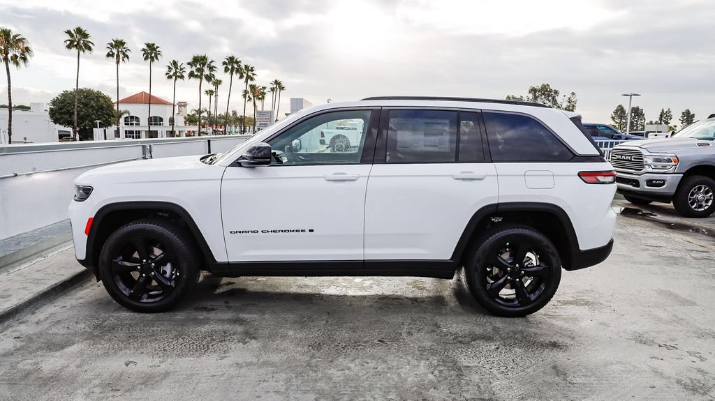 New 2026 Jeep Grand Cherokee Limited w/ Limited Altitude Package AWD/4WD image 14