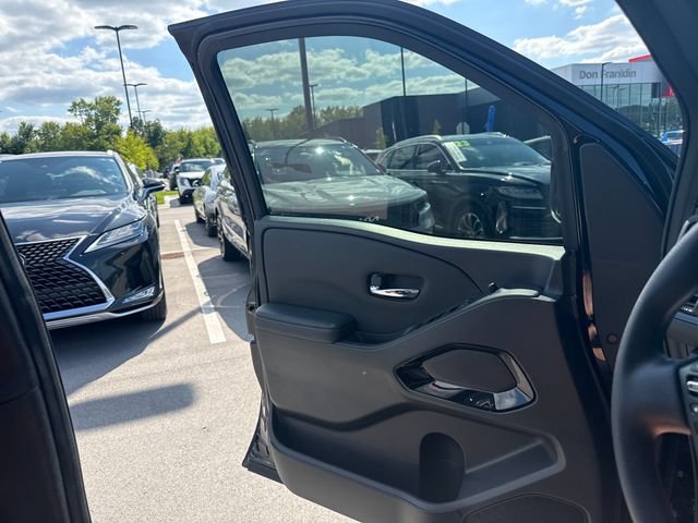 Certified 2023 Nissan Frontier SV w/ Midnight Edition Package AWD/4WD image 13