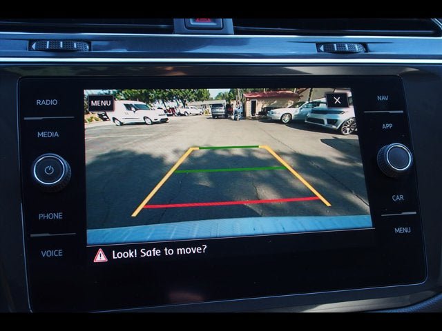 Used 2020 Volkswagen Tiguan SEL FWD image 34