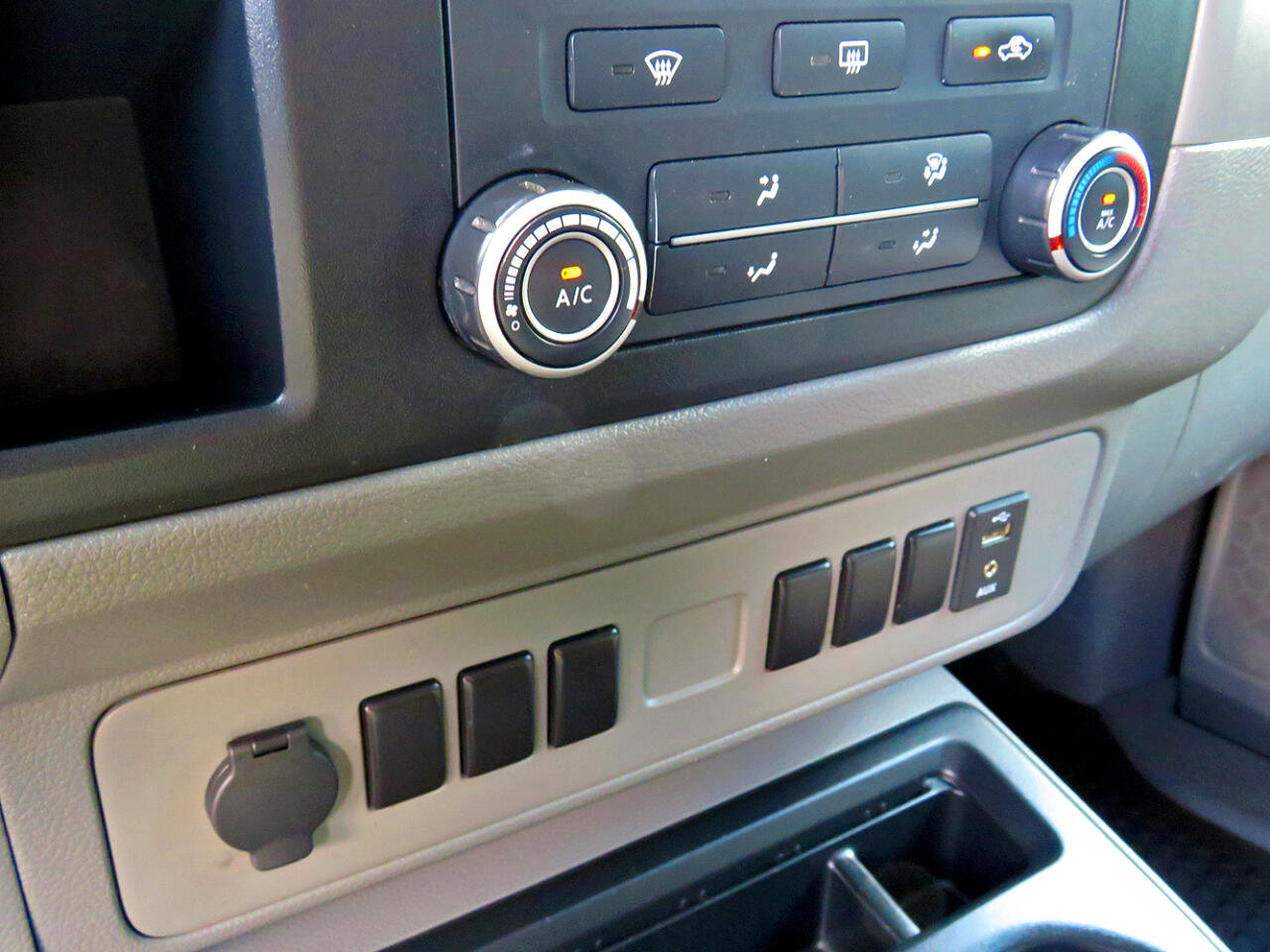 Used 2018 Nissan NV 1500 S w/ Rear Door Glass Package image 23