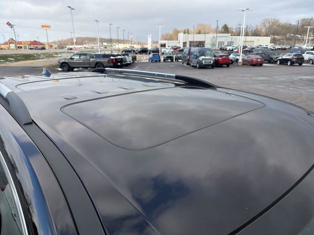 Used 2023 Chevrolet Traverse High Country image 2