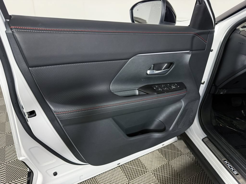 Certified 2025 Nissan Kicks SR w/ SR Premium Package AWD/4WD image 44