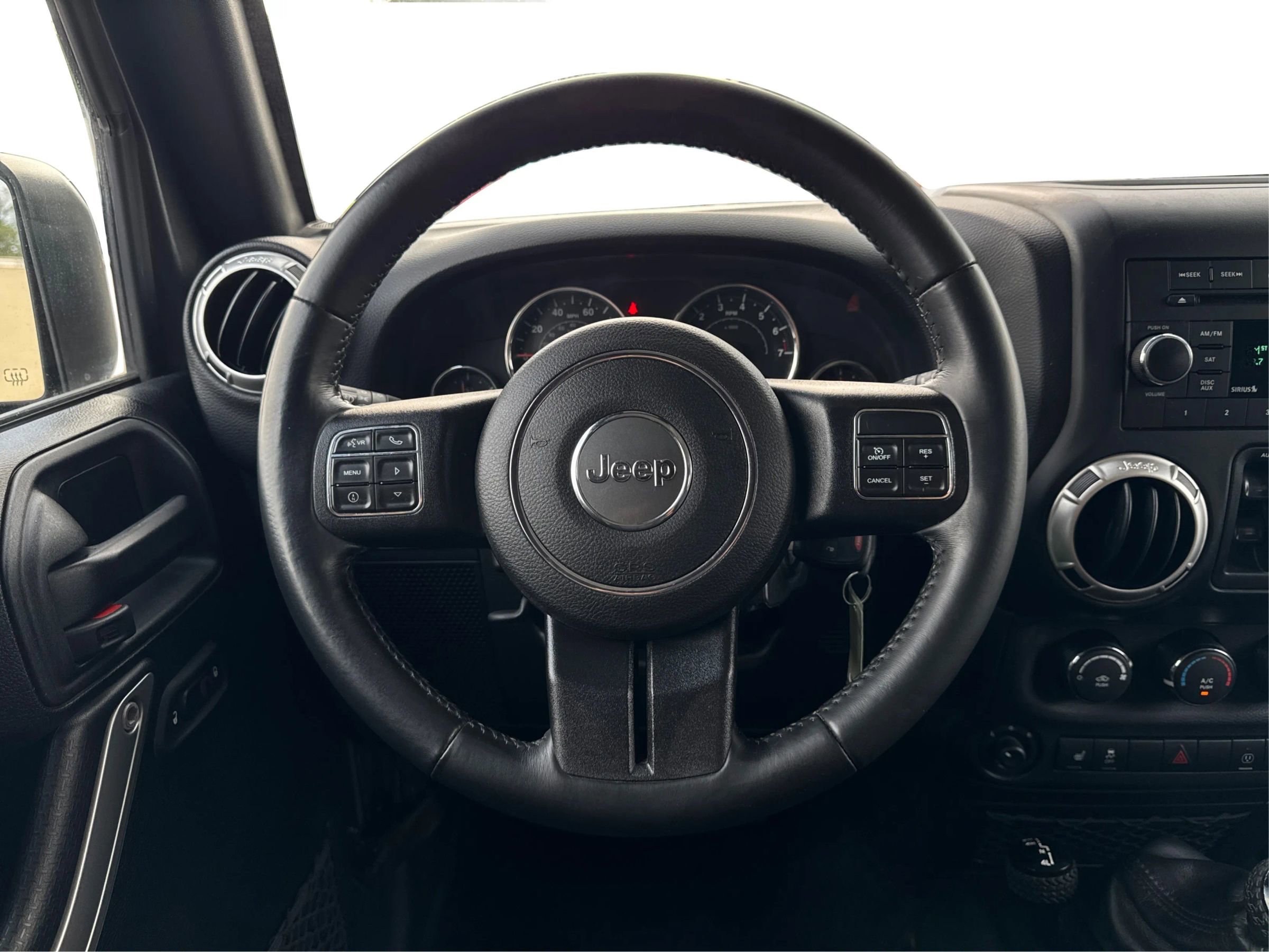 Used 2017 Jeep Wrangler Unlimited Rubicon w/ Connectivity Group image 18