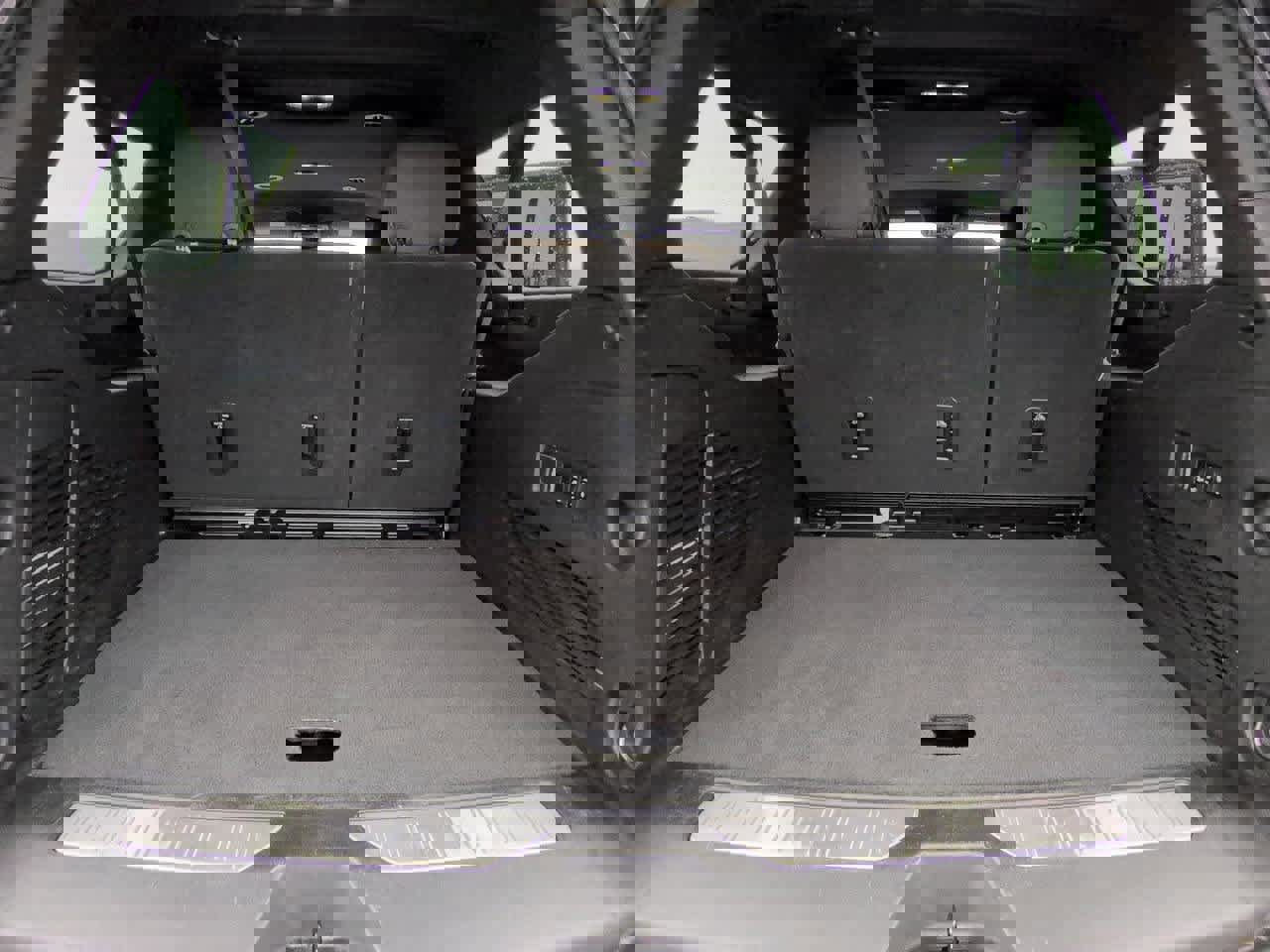 Used 2023 Chevrolet Suburban Premier image 35