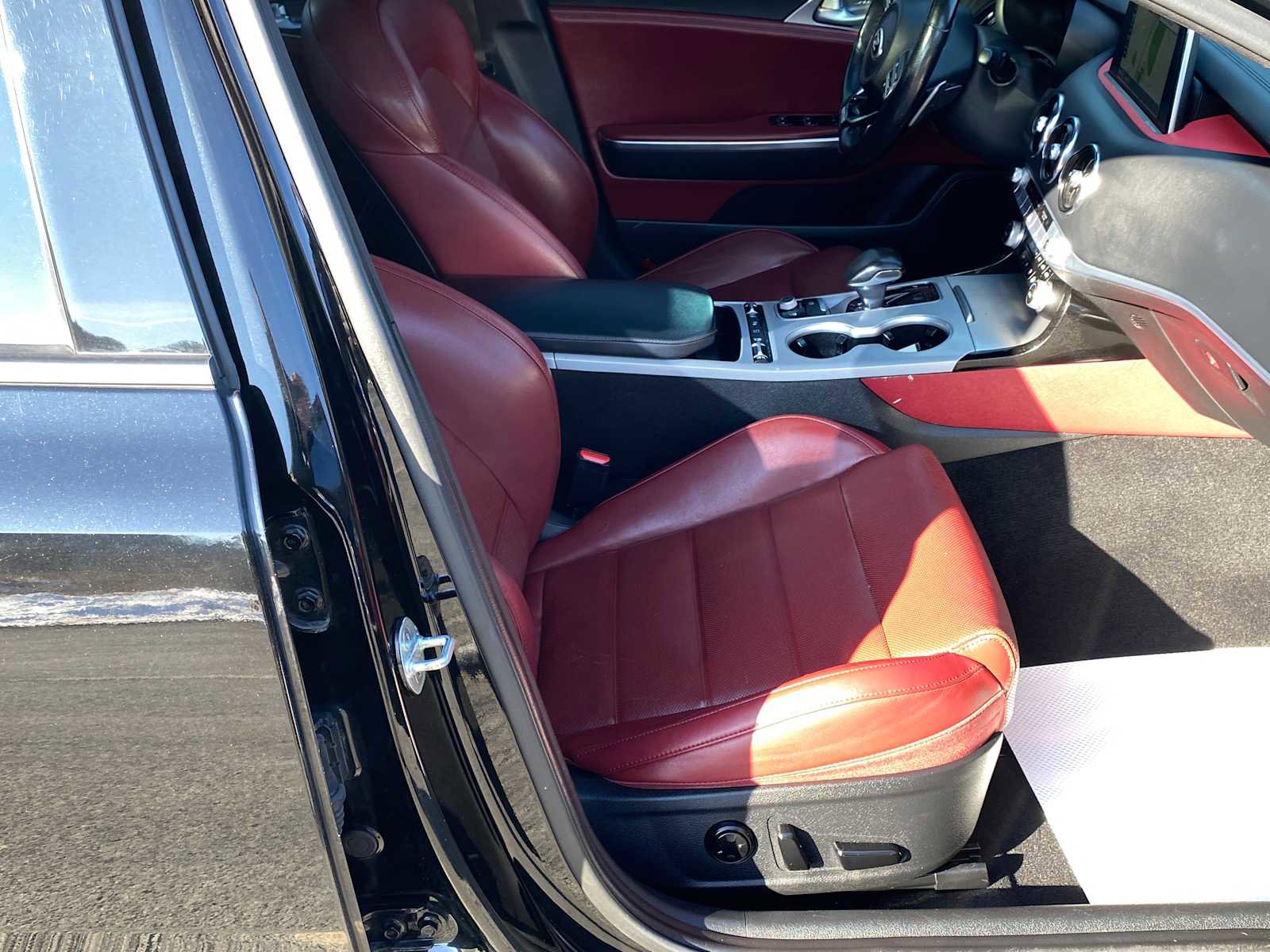 Used 2019 Kia Stinger GT2 AWD/4WD image 28